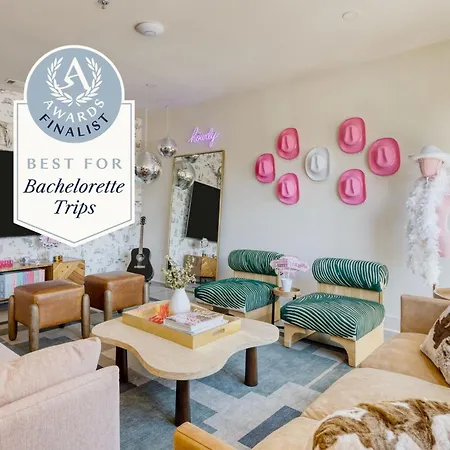 36 Guests On Music Row Bachelorette Suites Glam Room 5 Minutes To Downtown